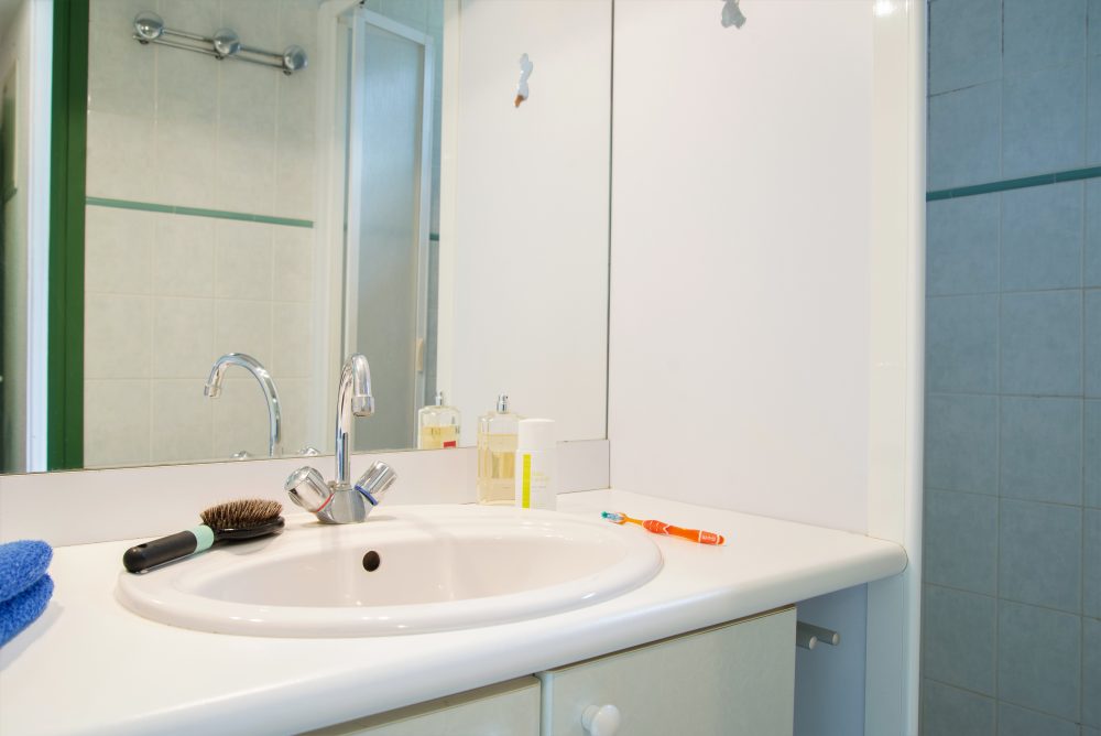 salle de bain du gîte pour 2 personnes